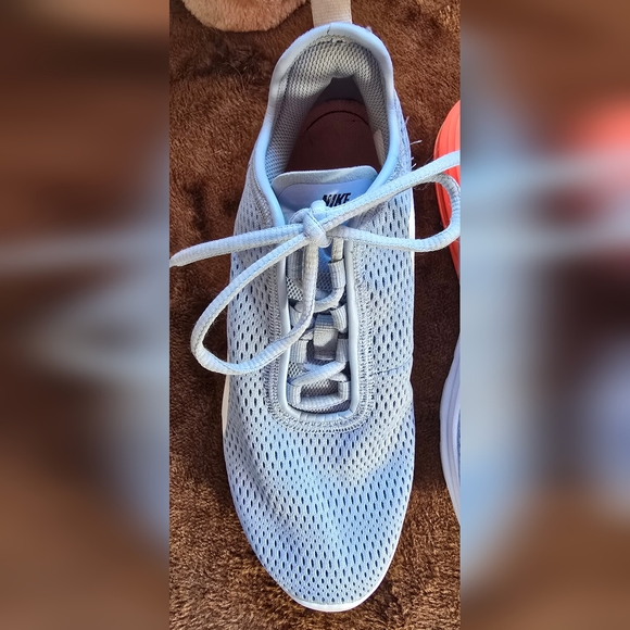 Nike Air Max Motion 2 AluminumLava Running Shoes, 7.5 - Picture 9 of 10